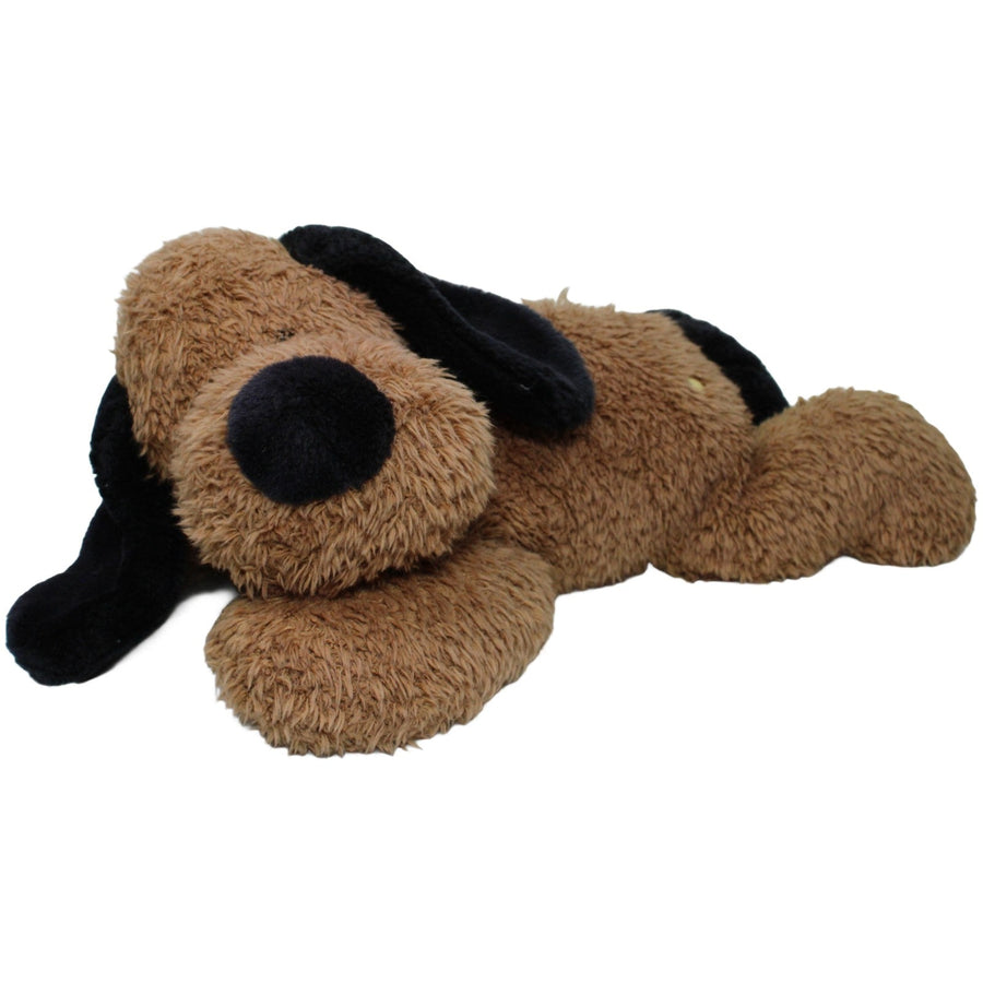 XL brauner Hund mit schwarzen Ohren, liegend