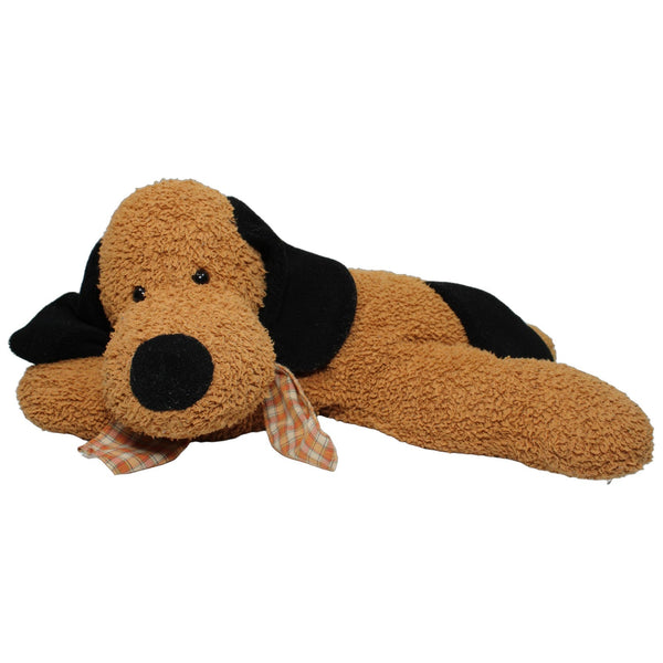 Süßer XL Hund mit schwarzen Ohren & Schleife, liegend