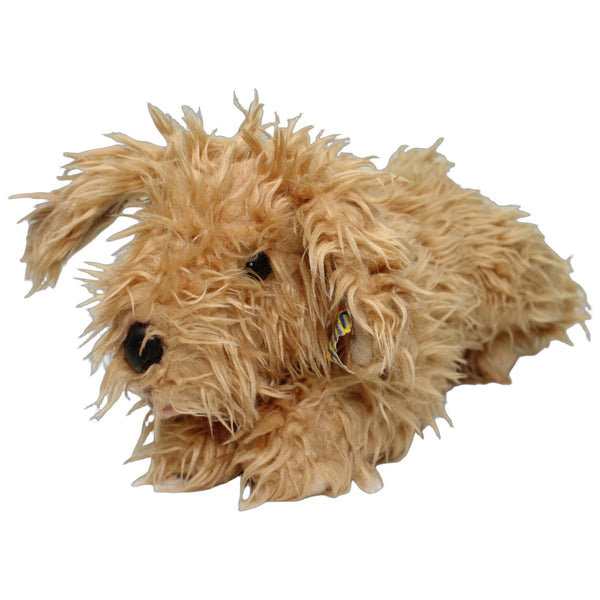 Zotteliger liegender Hund, beige