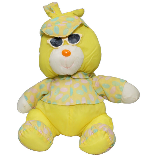 Großer gelber Hase mit Sonnenbrille, sitzend