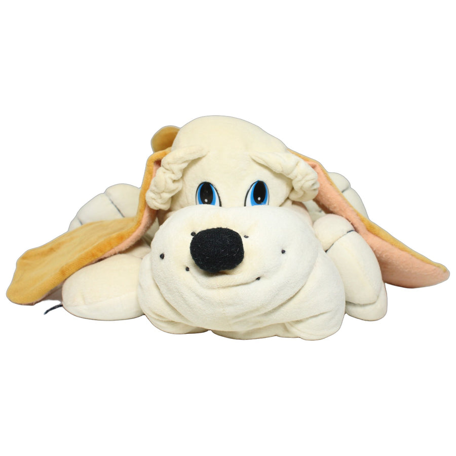 Großer weißer Hund mit Schlappohren, liegend